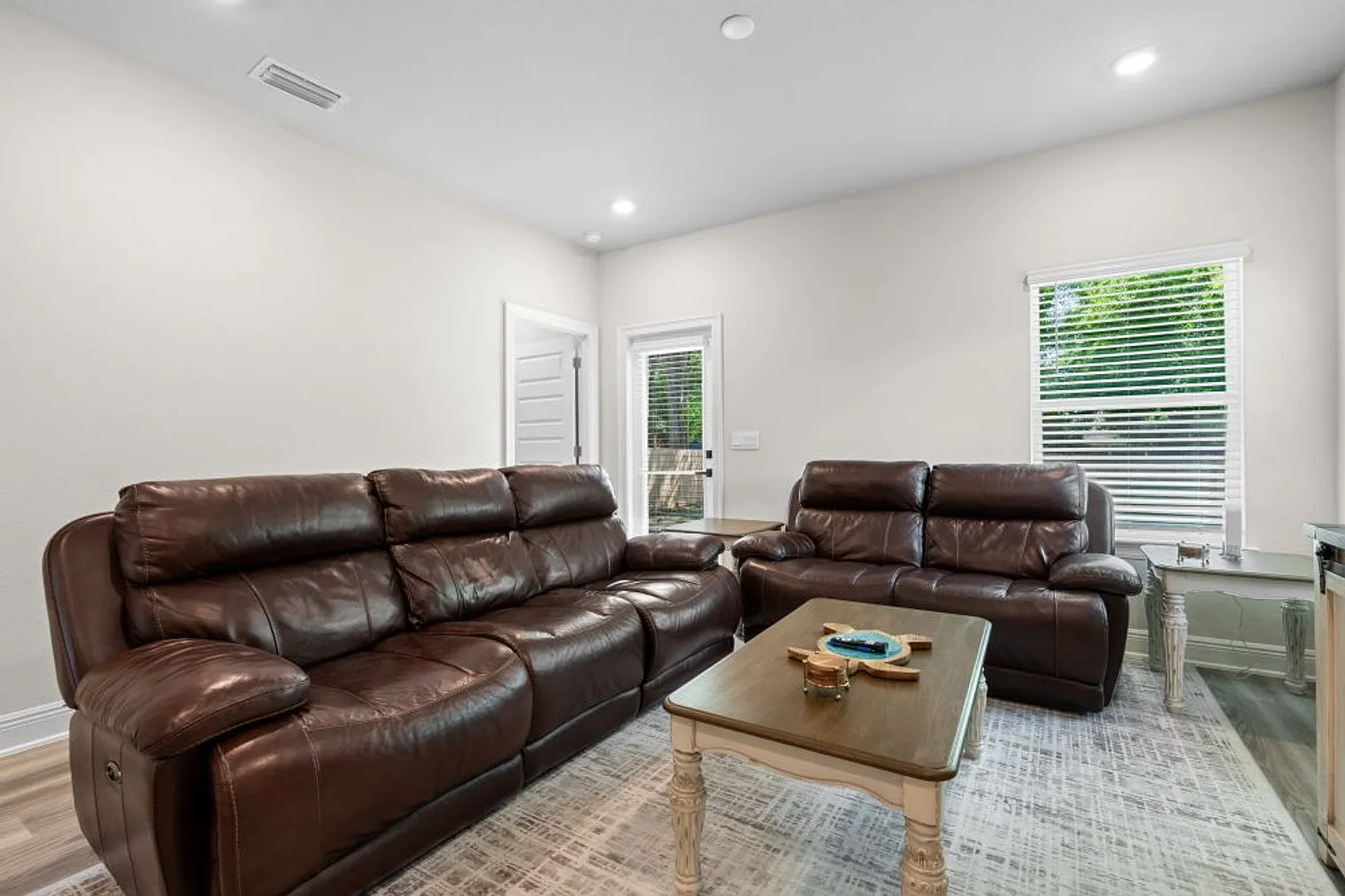 4 bed, 2.0 bath, 1797 sqft, $4,830 — Photo 1