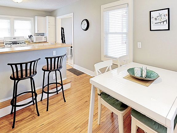 Kitchen with Eat in Space