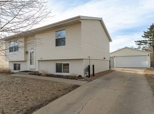 2020 48th St NW, Rochester, MN 55901