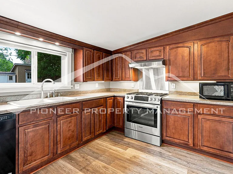 3166 W Walsh Pl — Photo 6