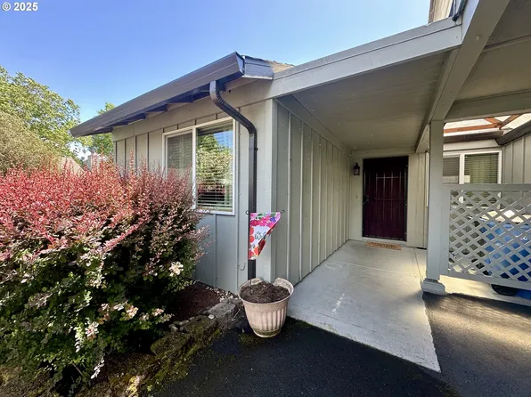 1009 NW 135th St APT A, Vancouver, WA 98685