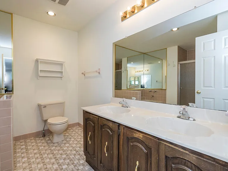 13 Sweetwater Cir — Photo 11