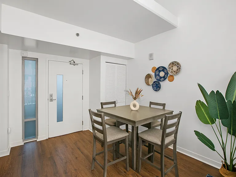 425 W Beech St #526 — Photo 11