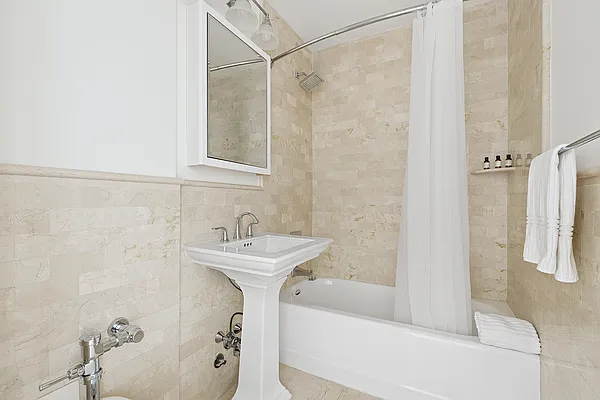 Sold by Christie's International Real Estate Group, LLC | media 27