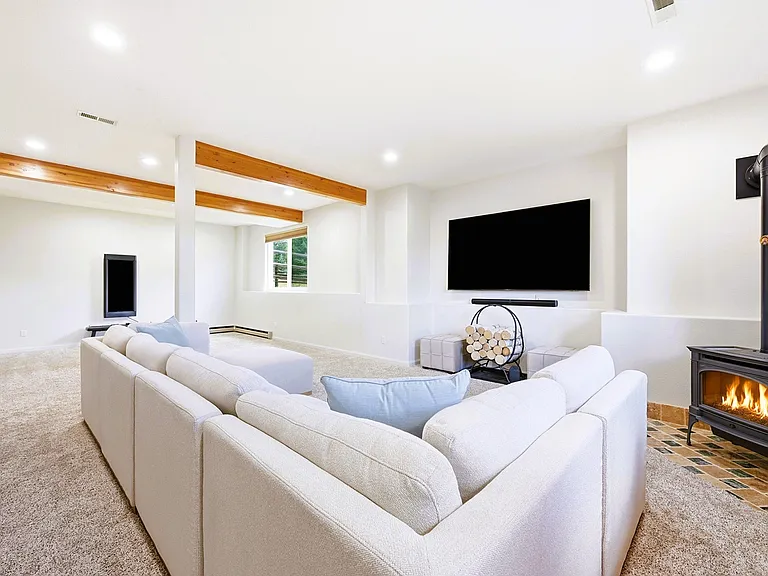 1635 Muirfield Ln — Photo 37