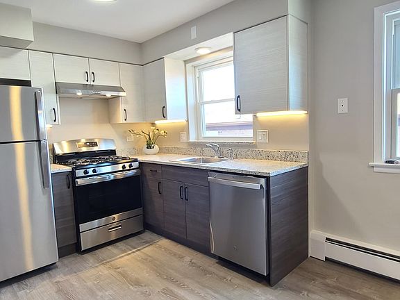 4th image of 3401 N Plainfield Ave #3N
