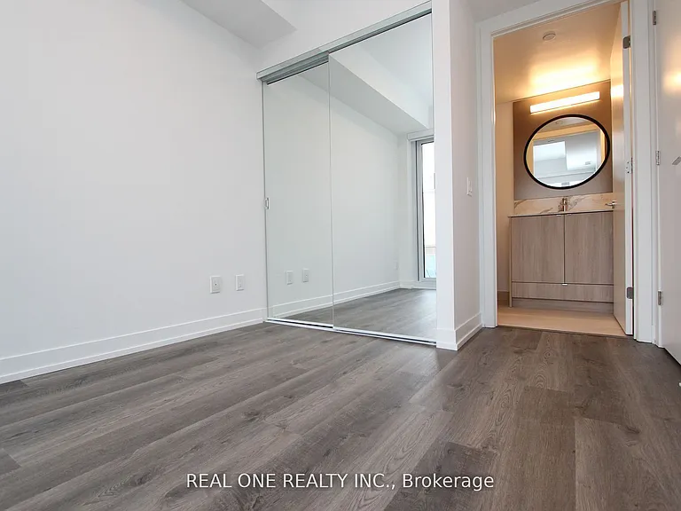 771 Yonge St #1006 — Photo 7