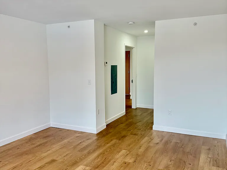 224 Gramatan Ave #7M — Photo 8