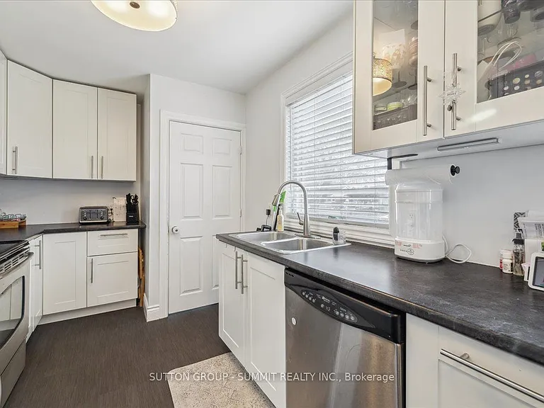 9 Grenadier Dr #UPPER — Photo 19