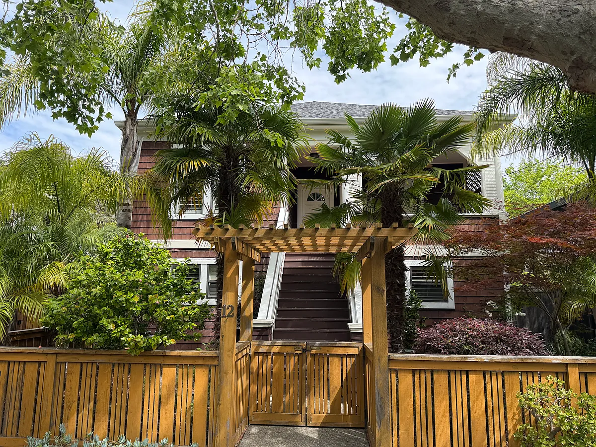Building Photo - 12 Ross St #B