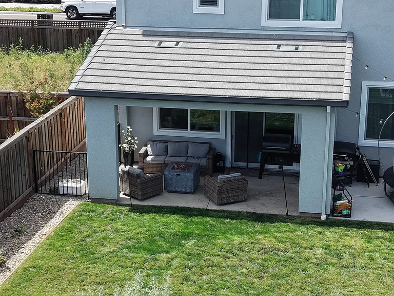 2651 Mulholland Dr — Photo 22