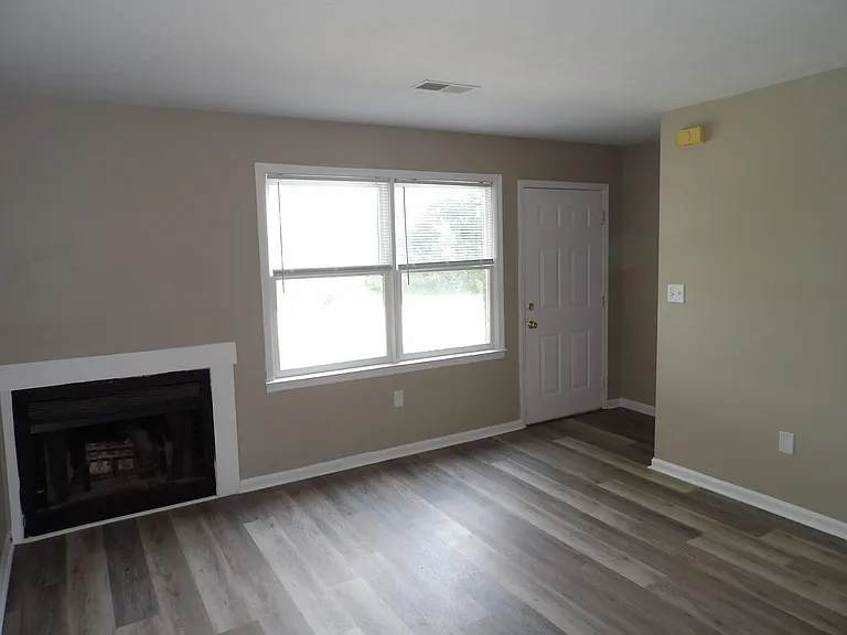 902 Plaza Dr #5 — Photo 7