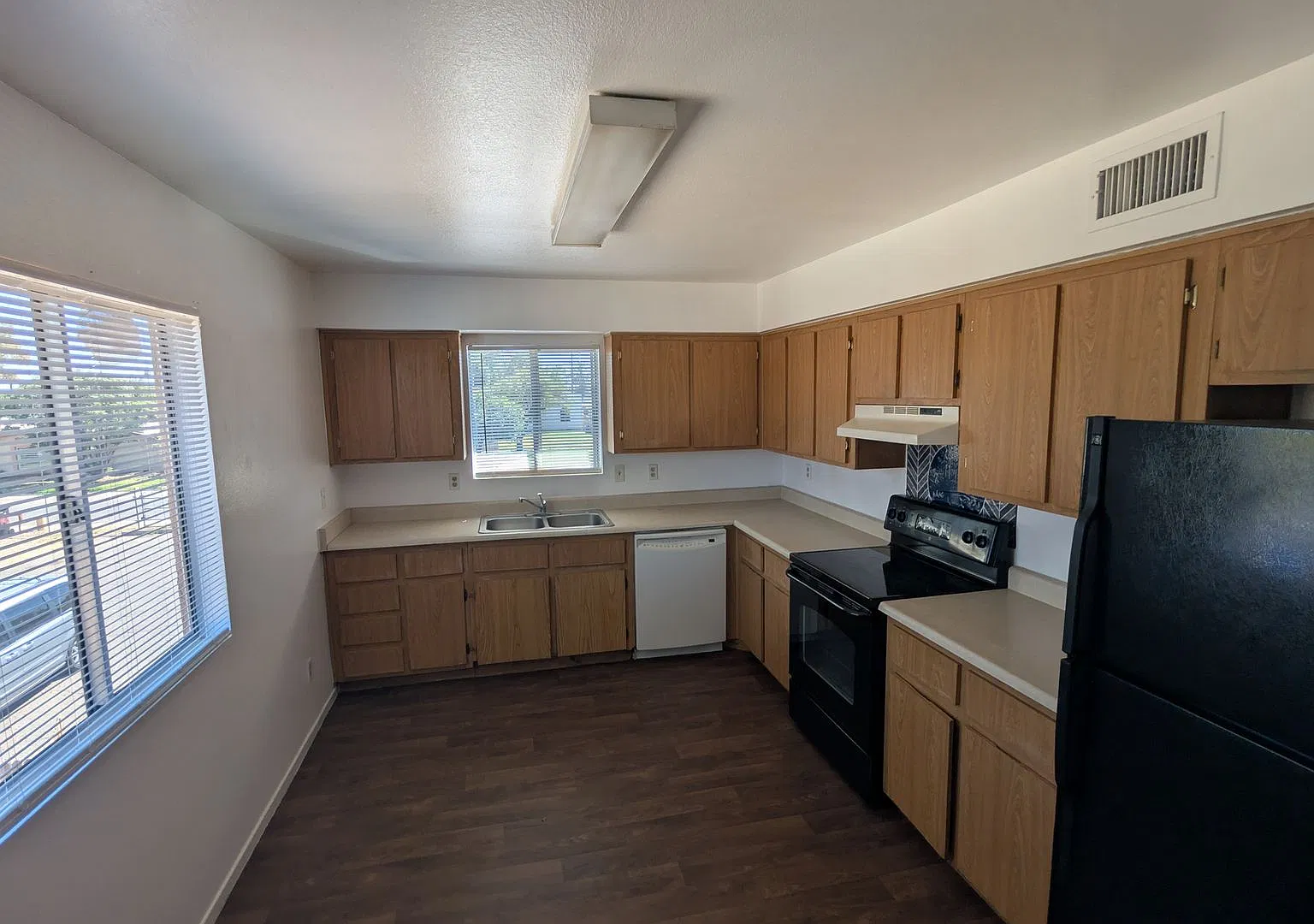 2118 W. Belmont Ave — Photo 2