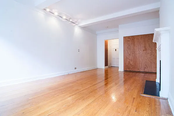 Rented by WAM Partners - William Moses Co. | media 118