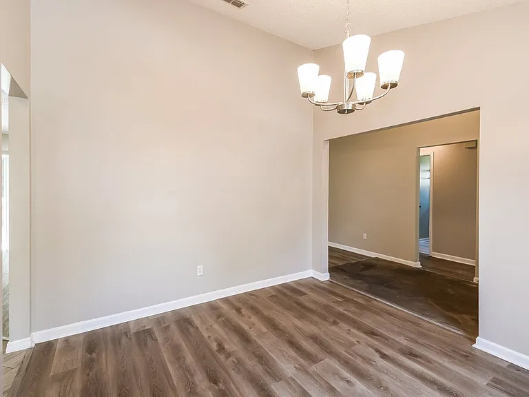 465 Oldfield Dr — Photo 7