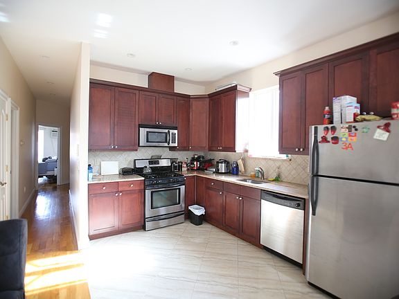 4th image of 209 Bay 31 St #3A