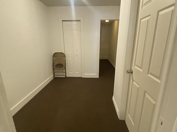 4th image of 240 E Market St #11020238