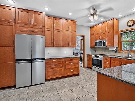 3rd image of 6 Fredericksburg Ct