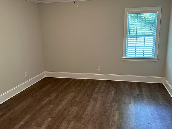 4th image of 3208 Gordon Dr #B