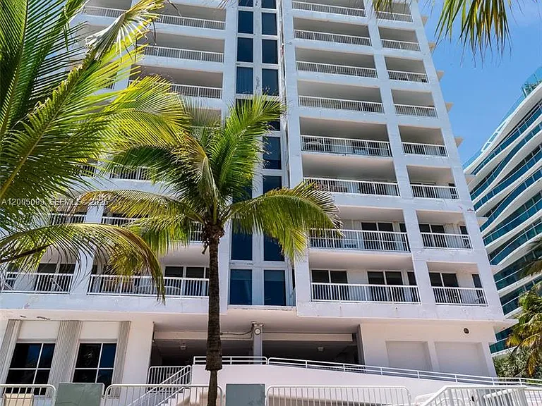9341 Collins Ave #907 — Photo 4