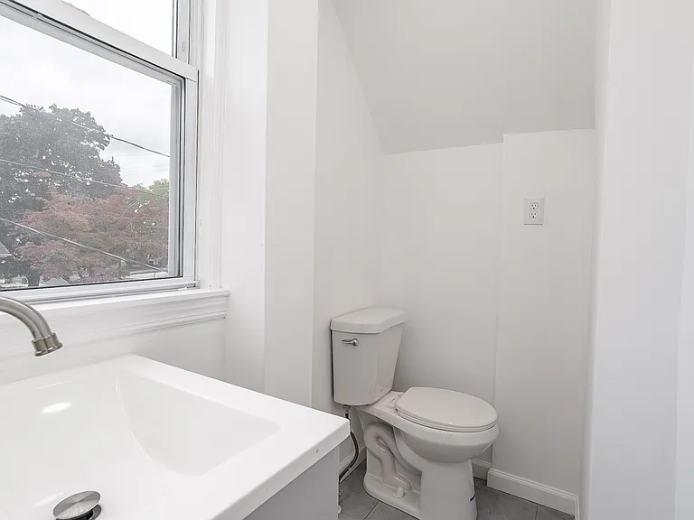 129 S Coles Ave — Photo 16