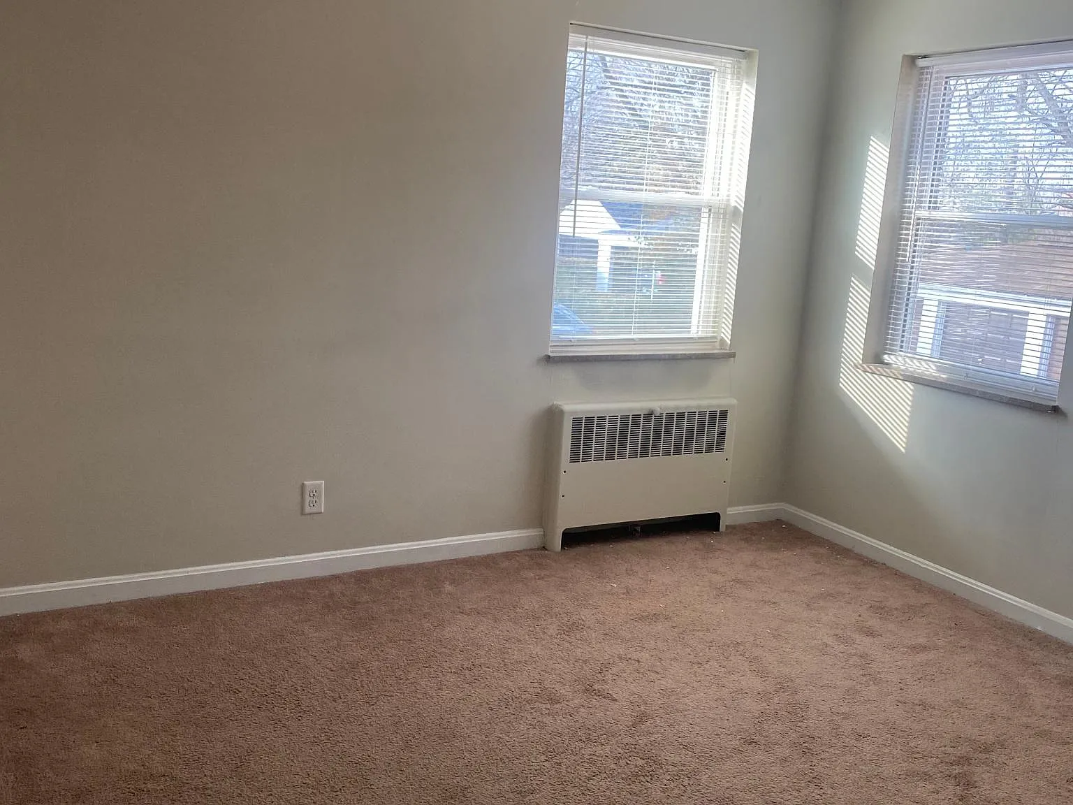 1727 Sutton Ave — Photo 3
