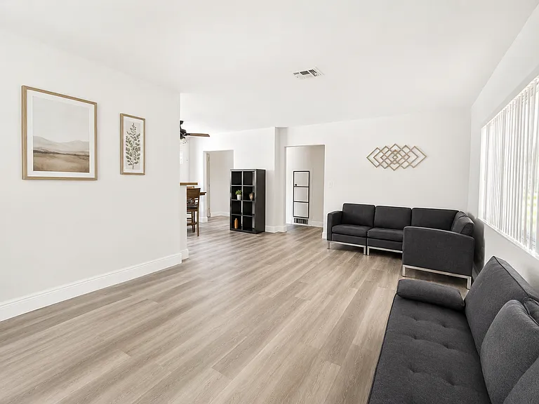 810 Bay Vista Blvd S — Photo 2
