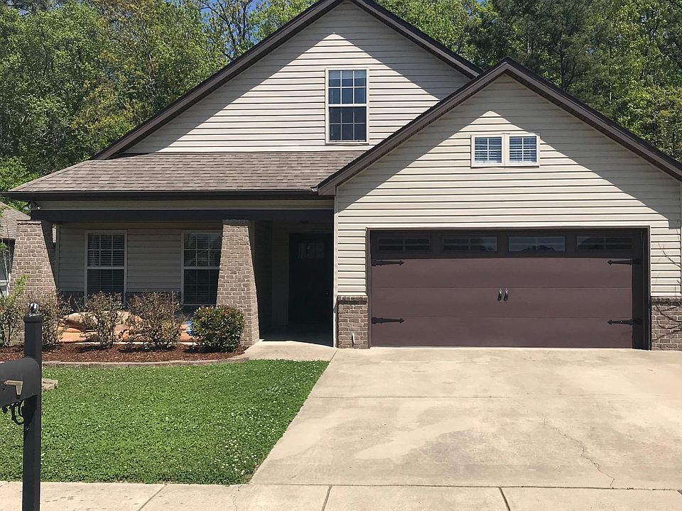 Front of House w 2 Car Garage