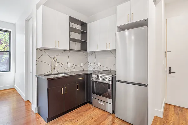 Rented by Skyhigh Realty NYC LLC | media 23