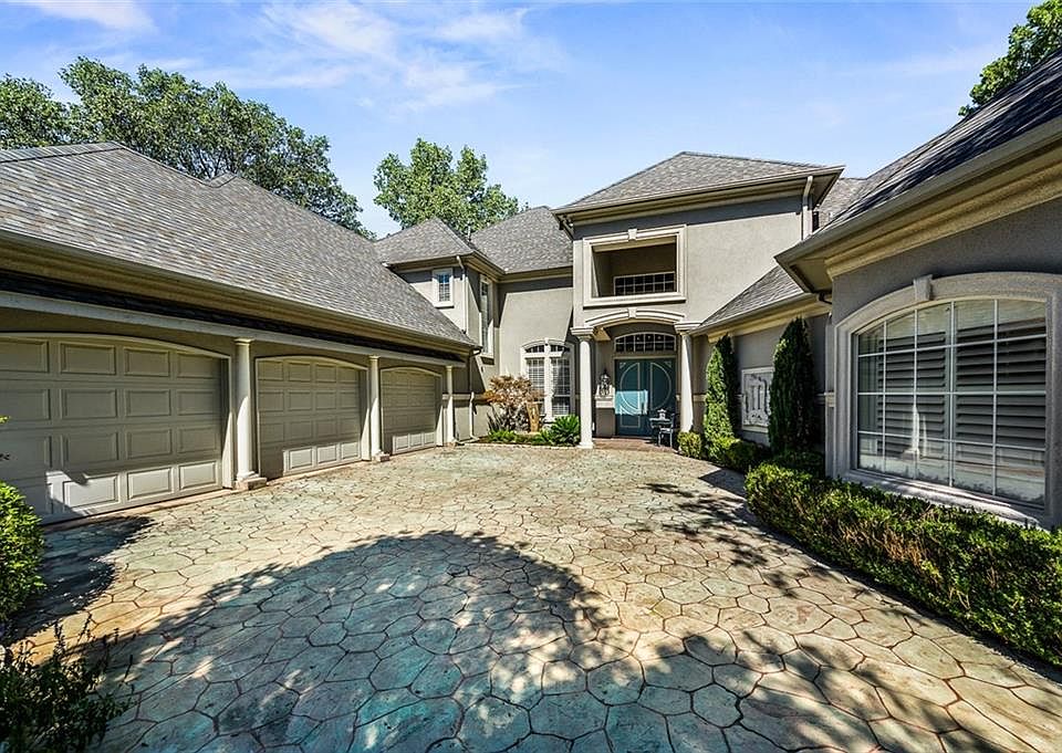 1st image of 301 Prince Albert Ct