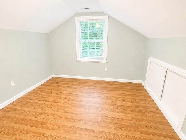 1103 Colonial Ave — Photo 21