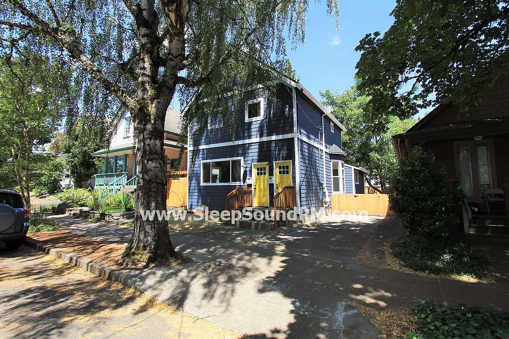 3223-3225 SE Taylor St photo 1