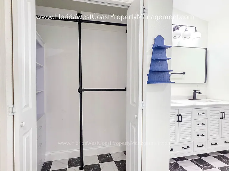 4667 Hamlets Grove Dr — Photo 30