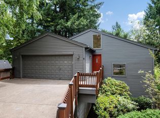 4 Adams Ct, Lake Oswego, OR 97035