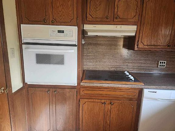 5th image of 132 SW 69th St