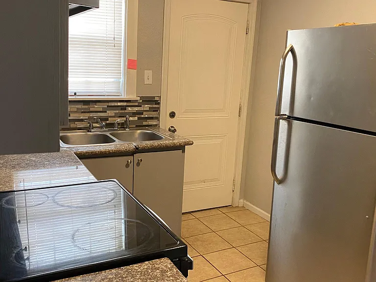 3204 Napoleon St #3204 — Photo 3