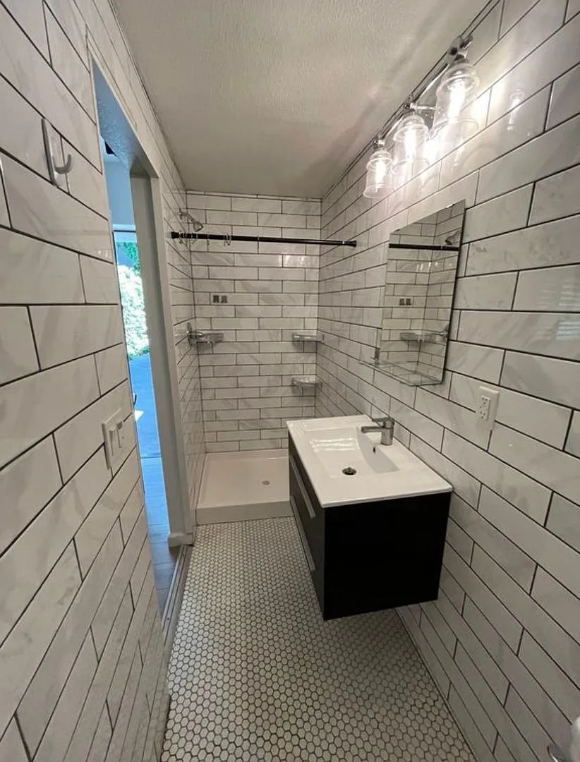 2727 i St — Photo 3