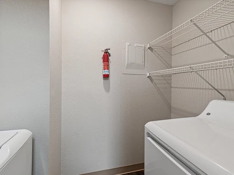 Two Bedroom (Renovated) - 2 Bed / 2 Bath - 897 Sq.Ft.