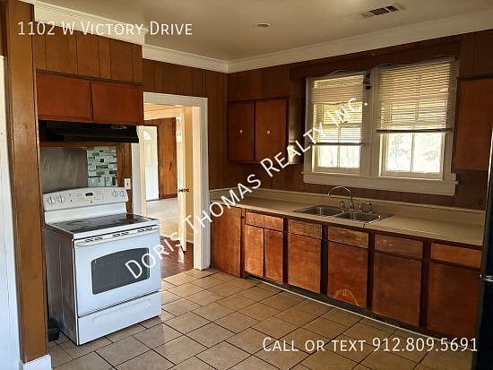 2nd image of 1102 W Victory Dr