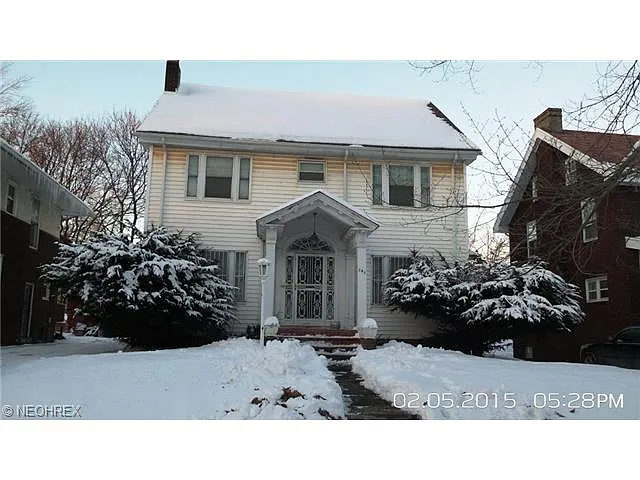 282 Crandall Ave photo 1