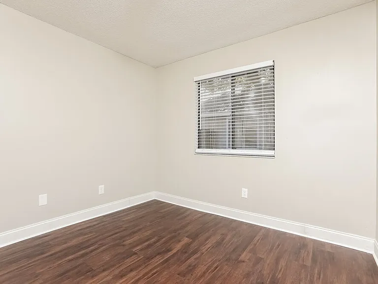 173 Lakeside Cir — Photo 12