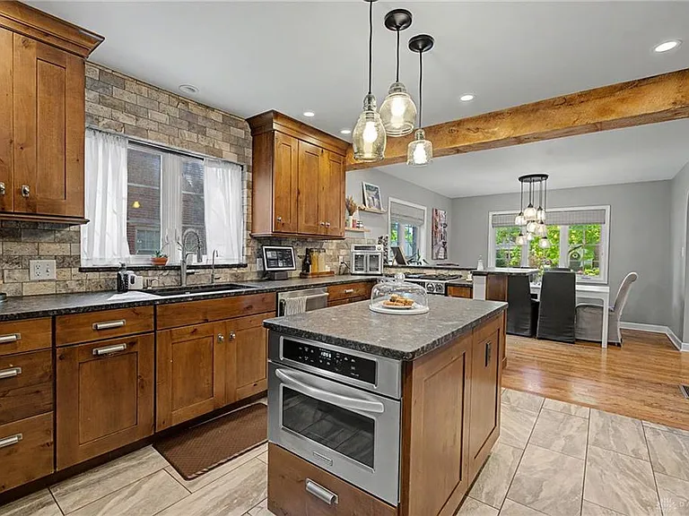 333 Thruston Blvd E — Photo 16