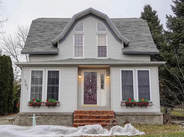 301 Galena Rd, Janesville, WI 53548