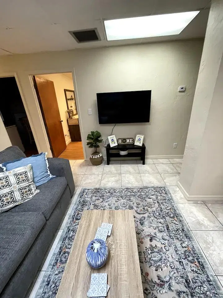 815 NW 13th St — Photo 3