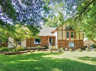 23501 E Cowherd Rd, Lees Summit, MO 64064