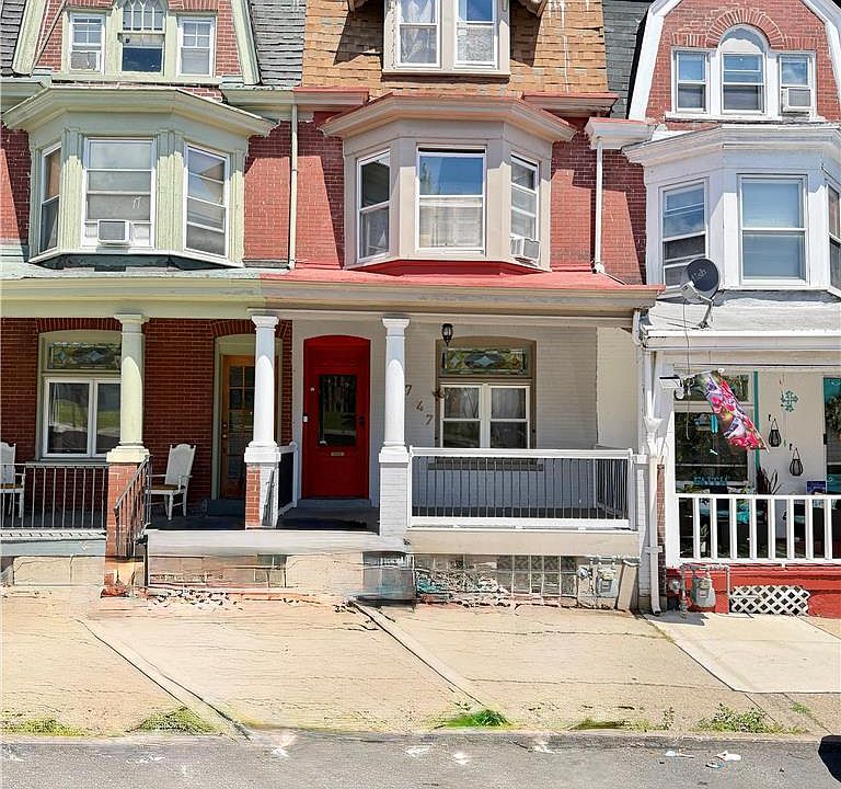 1st image of 747 Saint John St