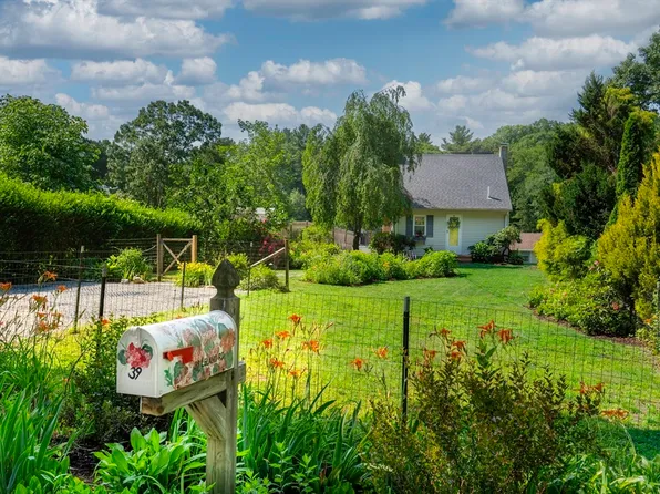 39 Leland Rd, Norfolk, MA 02056
