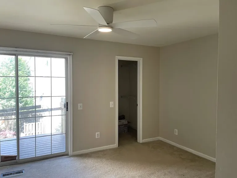 1813 Kenwood Ave — Photo 11