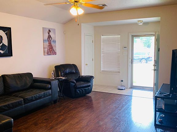 2nd image of 4600 Acorn Creek Trl