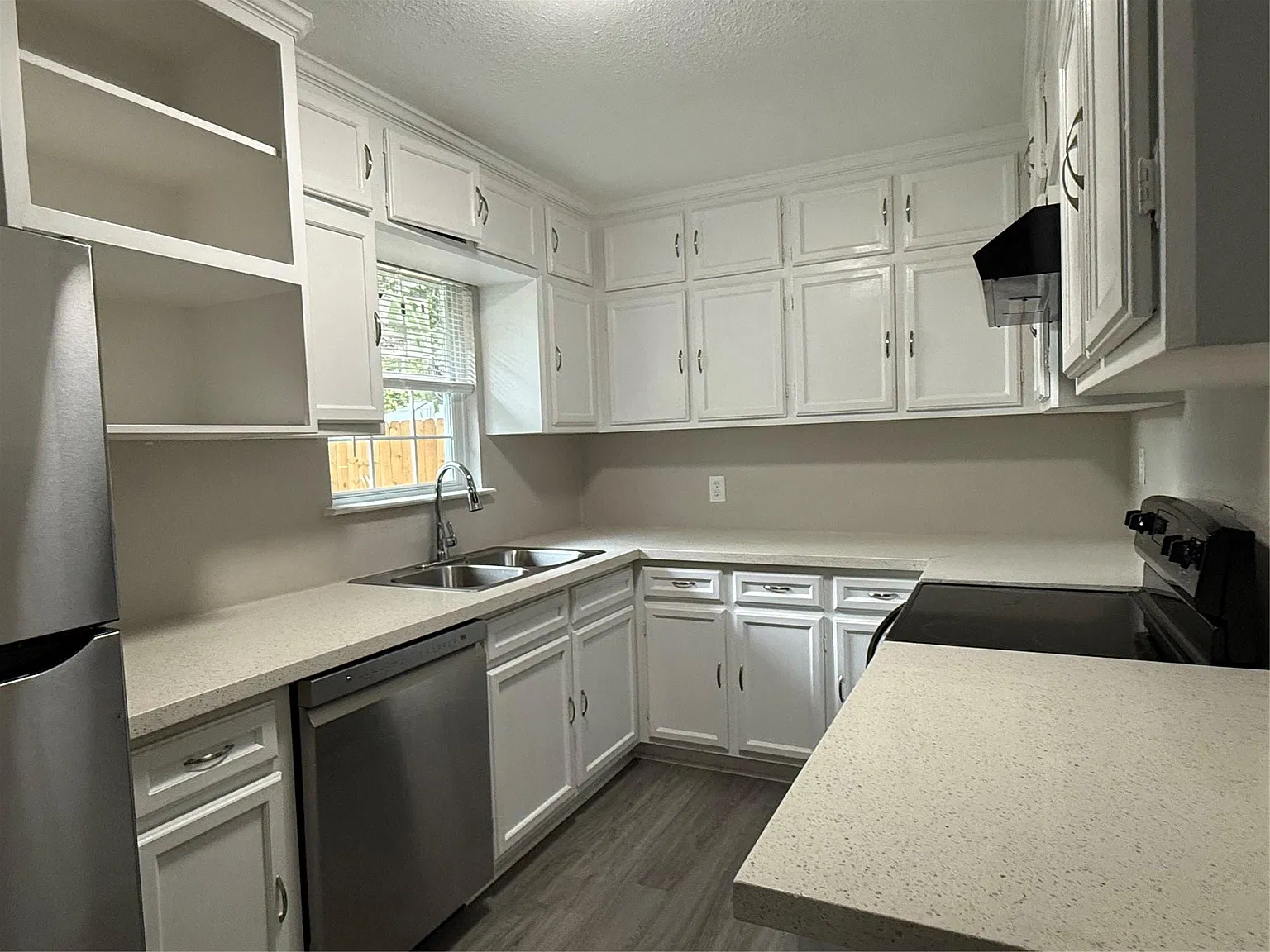 4 bed, 2.0 bath, 1214 sqft, $2,000 — Photo 4
